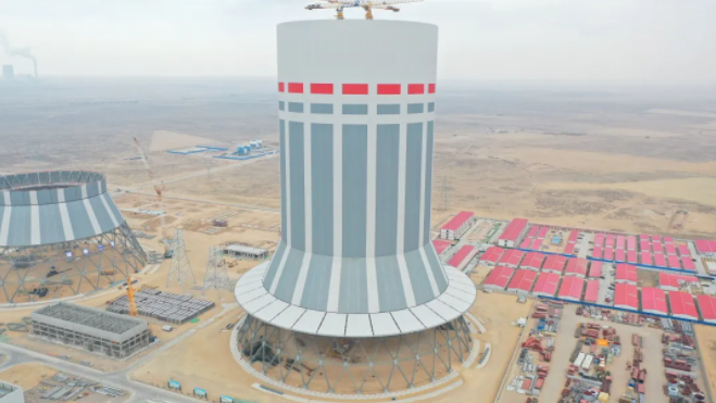 世界最大全國(guó)首個(gè)百萬(wàn)機(jī)組全鋼結(jié)構(gòu)冷卻塔順利結(jié)頂