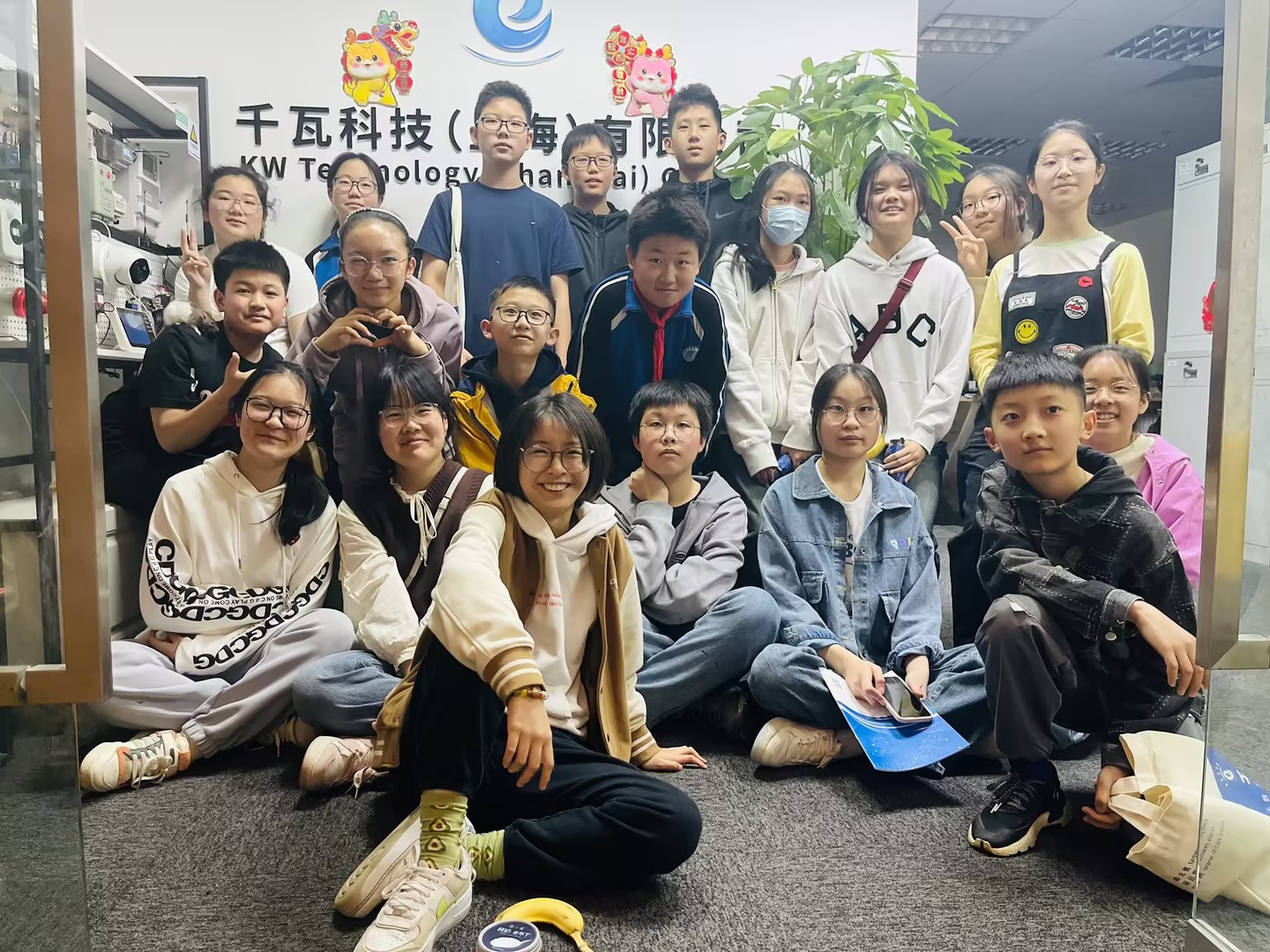 “雙碳”青年行——初中學子赴千瓦體驗“低碳之旅”